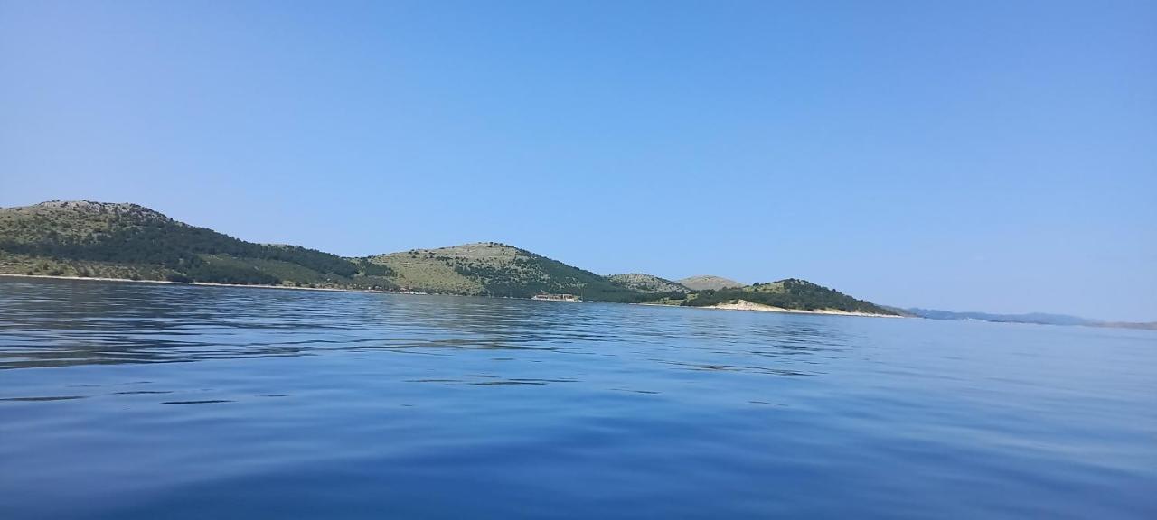 Beach House Hela - Resort & Tavern Bain, Free Transport, Pool, Island Of Zut - Kornati Pristanisce Exterior foto