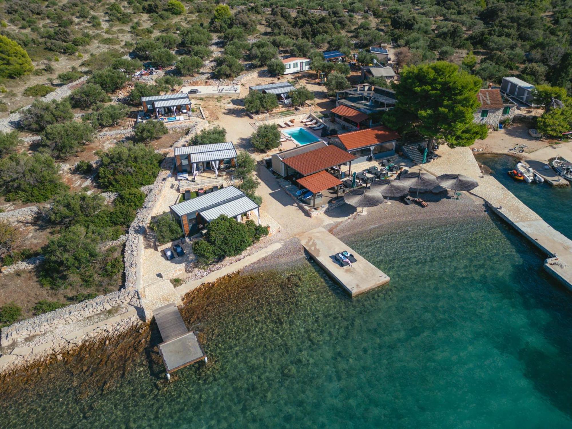 Beach House Hela - Resort & Tavern Bain, Free Transport, Pool, Island Of Zut - Kornati Pristanisce Exterior foto