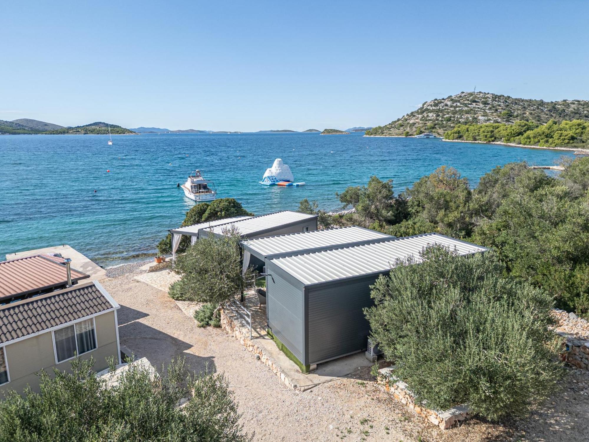 Beach House Hela - Resort & Tavern Bain, Free Transport, Pool, Island Of Zut - Kornati Pristanisce Exterior foto